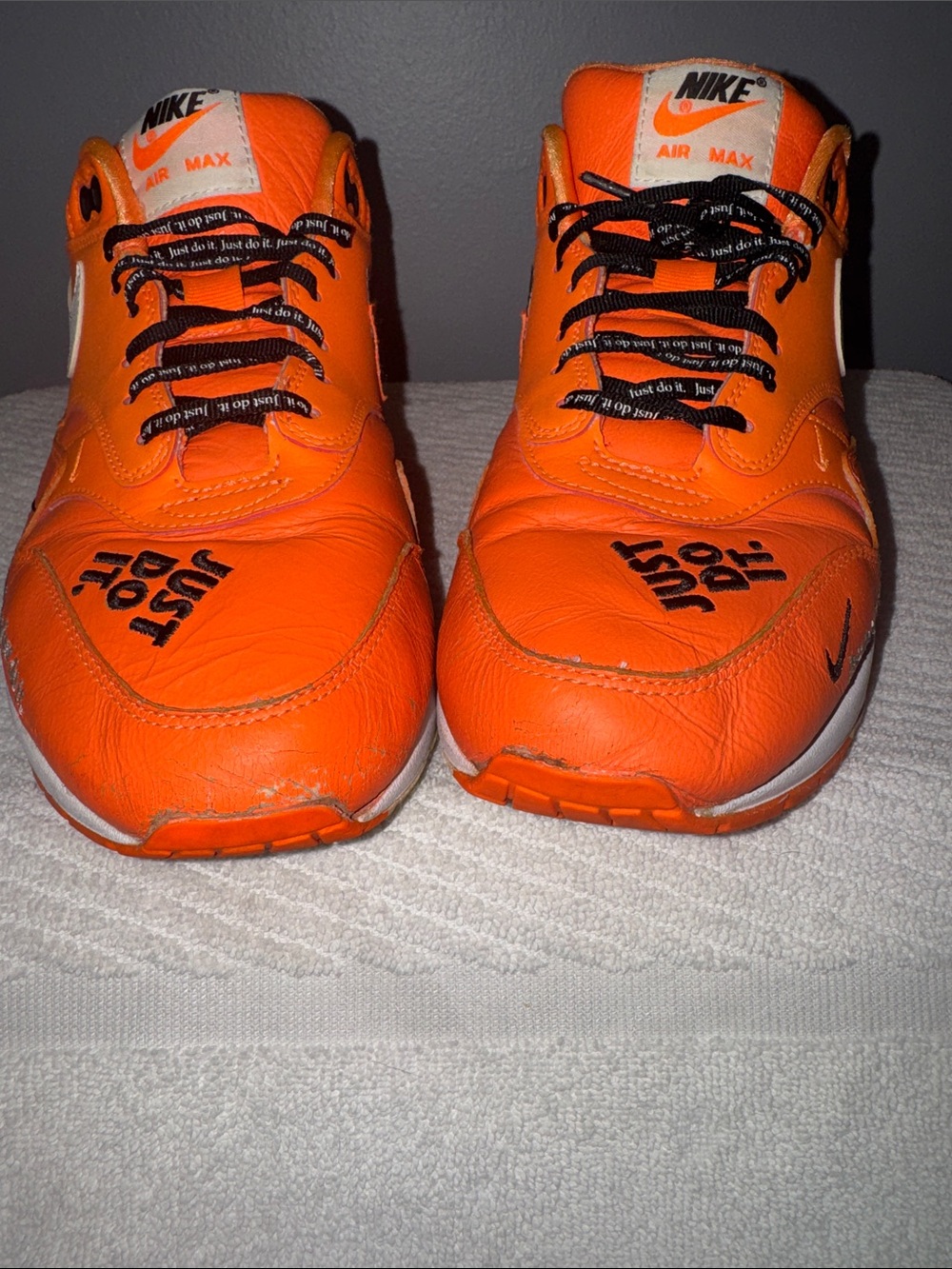 Nike Orange 'Just Do It' Air Max 1 Sneakers W size 9.5 - Picture 2 of 7